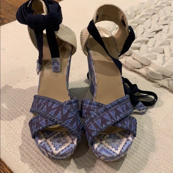 Blue Navajo Linen Print Wedges - Picture 4 of 6